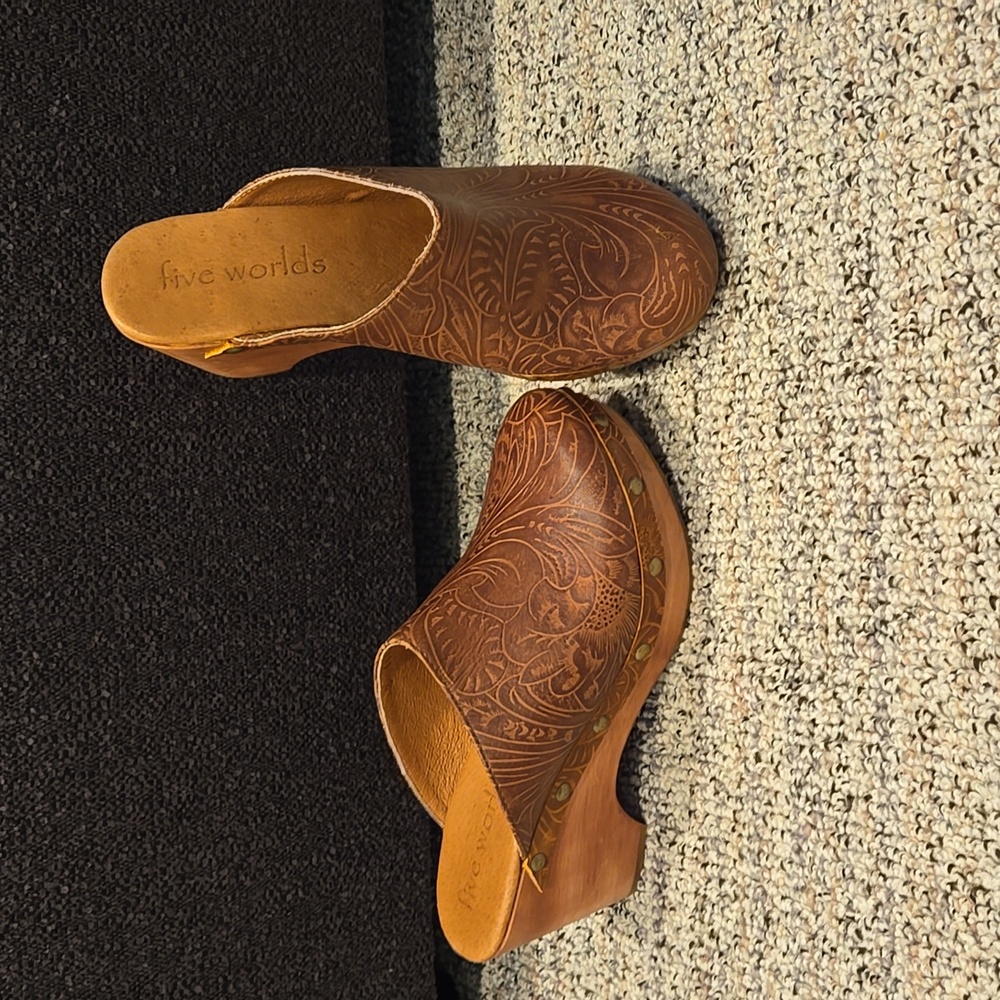 Clogs size 8
